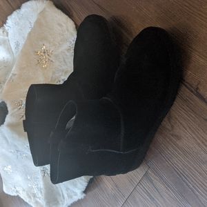 UGG suede ankle booties size 8 LIKE NEW